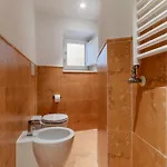 Luxury 3 Beds 3 Baths, Few Steps From Center Appartamento *