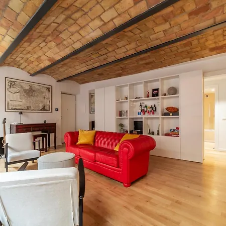Luxury 3 Beds 3 Baths, Few Steps From Center * Roma