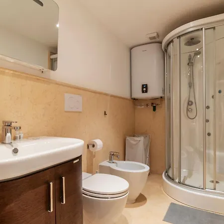 Apartment Luxury 3 Beds 3 Baths, Few Steps From Center Rome