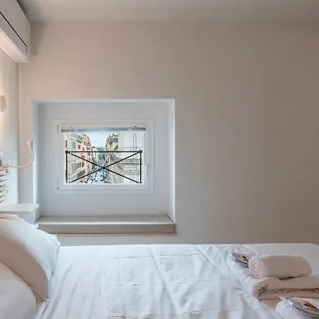 Apartment Luxury 3 Beds 3 Baths, Few Steps From Center