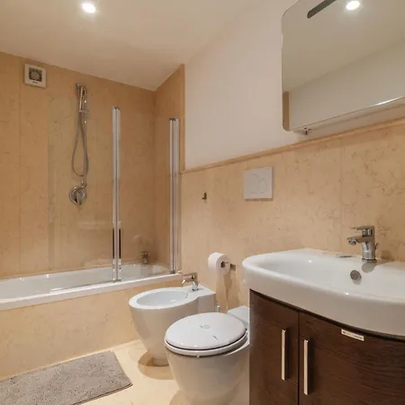 Luxury 3 Beds 3 Baths, Few Steps From Center