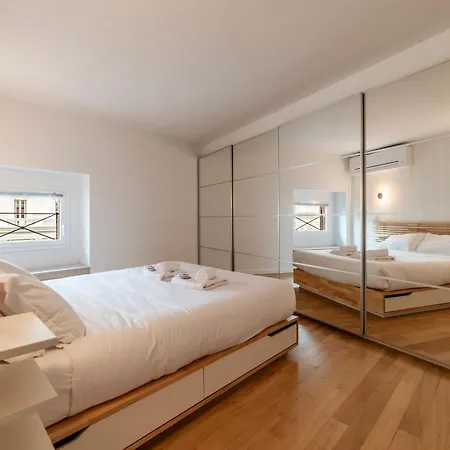 Luxury 3 Beds 3 Baths, Few Steps From Center *